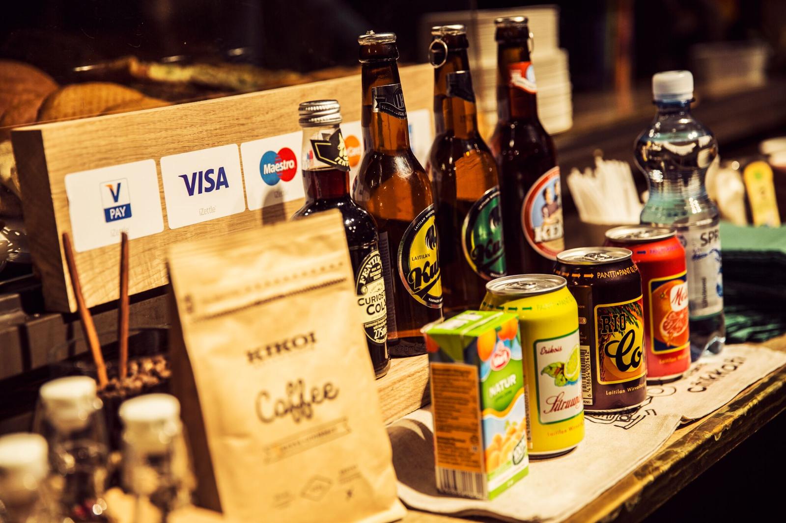 Leivonnaisia vitriinissä